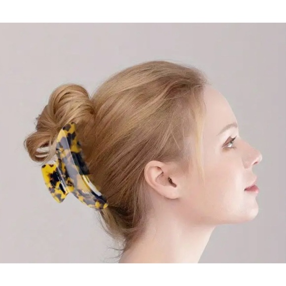 Two Hair Claw clips - Picture 6 of 7